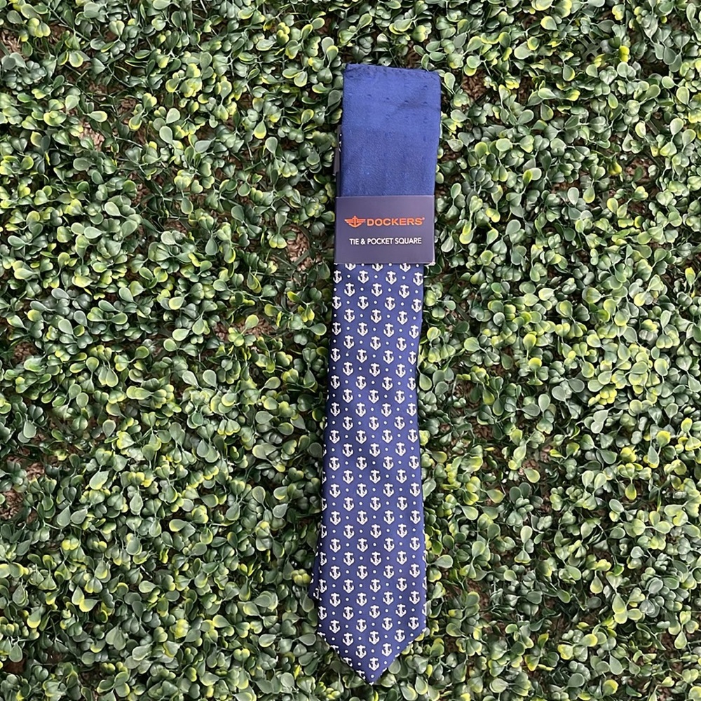 DOCKERS & POCKET SQUARE OS - Picture 2 of 7